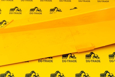 Направляющая капота правая нижняя JCB (Original) 332/P5300 (1)